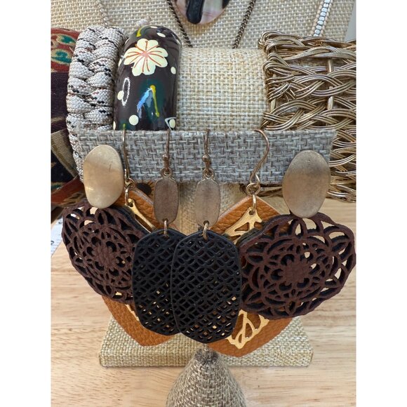 Bohemian Jewelry Lot With Necklaces Earrings & Bangles Neutral Tones Mixed Mater - Picture 3 of 13